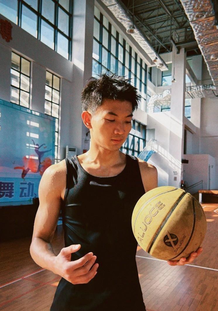 乐鱼vip注册-朱芳雨早已注意他3年,15岁身高2米07,11投全中,真是个好苗子