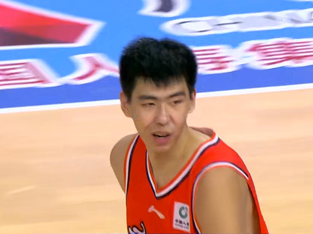 Leyu Sports-连续盖帽!CBA解说点赞徐昕:进步肉眼可见,广州队内线支柱