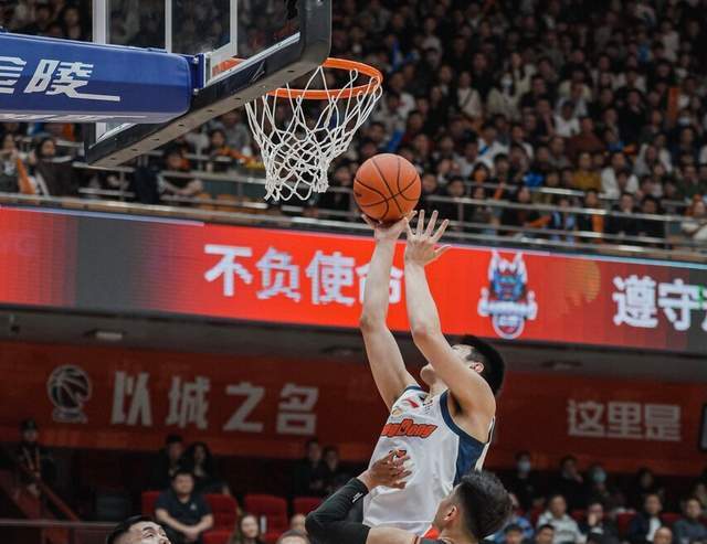 生涯之夜！18岁王洪泽8中7超高效率砍22分8板4助，杜锋：再接再厉